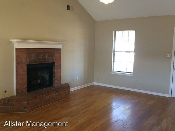 2nd image of 2957 Waverly Dr