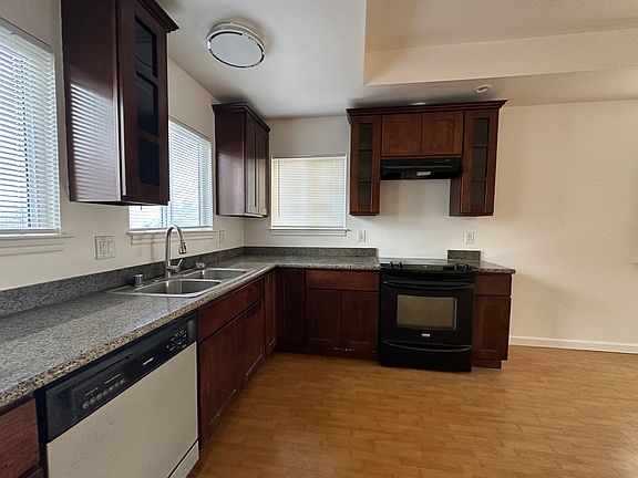 2nd image of 605 W McKinley Ave
