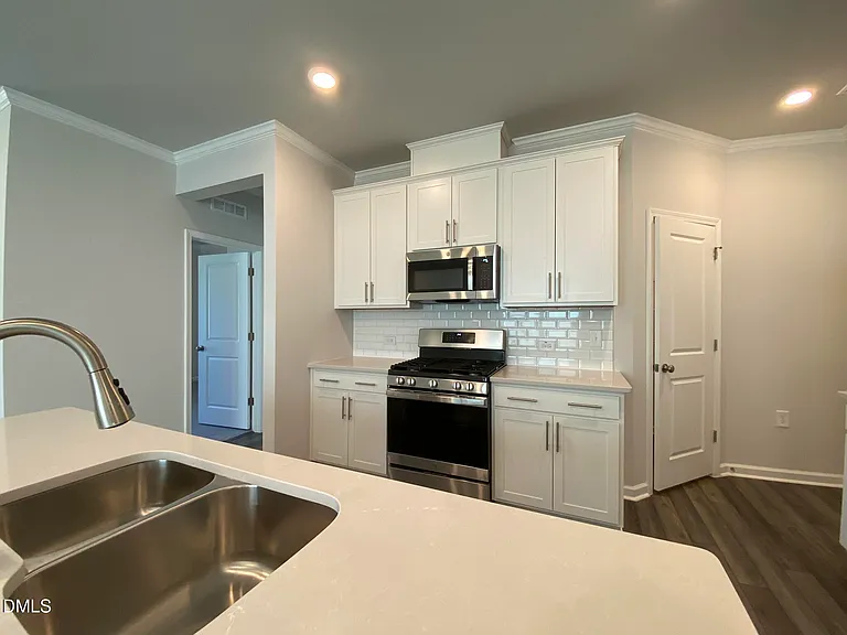 1149 Matterhorn Dr — Photo 4