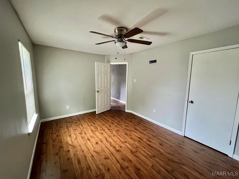 429 Edward St — Photo 7