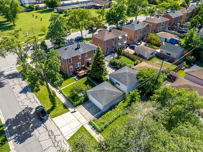 1798 Howard Ave — Photo 17