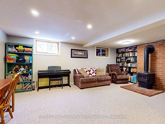 3rd image of 74 Telfer Rd