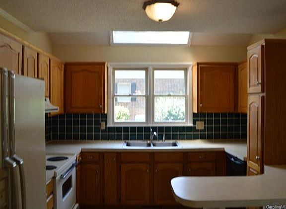 4th image of 104 Eastwood Dr