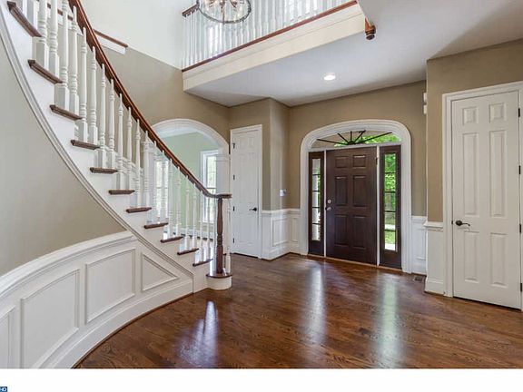 3rd image of 114 Halle Dr