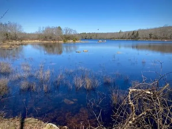 74 Blue Pond Trl, Hope Valley, RI 02832