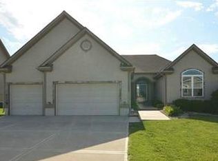 18006 Belinda Dr, Smithville, MO 64089