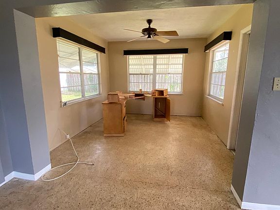 5th image of 1444 Davis Dr