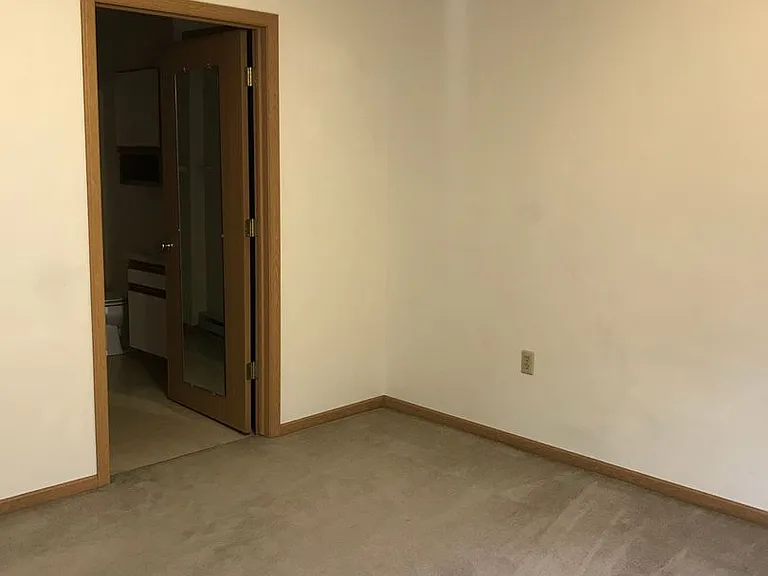 1051 Imperial Cir — Photo 6
