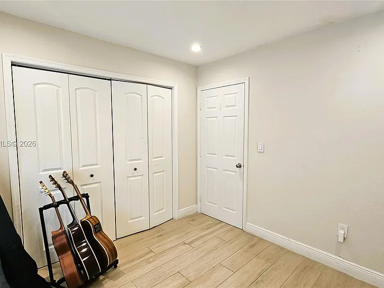 6550 SW 28th St — Photo 17