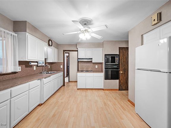 3rd image of 9630 Idlewood Dr
