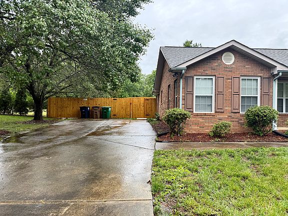 2nd image of 2809 Faircroft Way