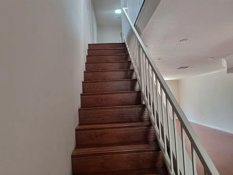 10208 Pinewood Ave #7 — Photo 9