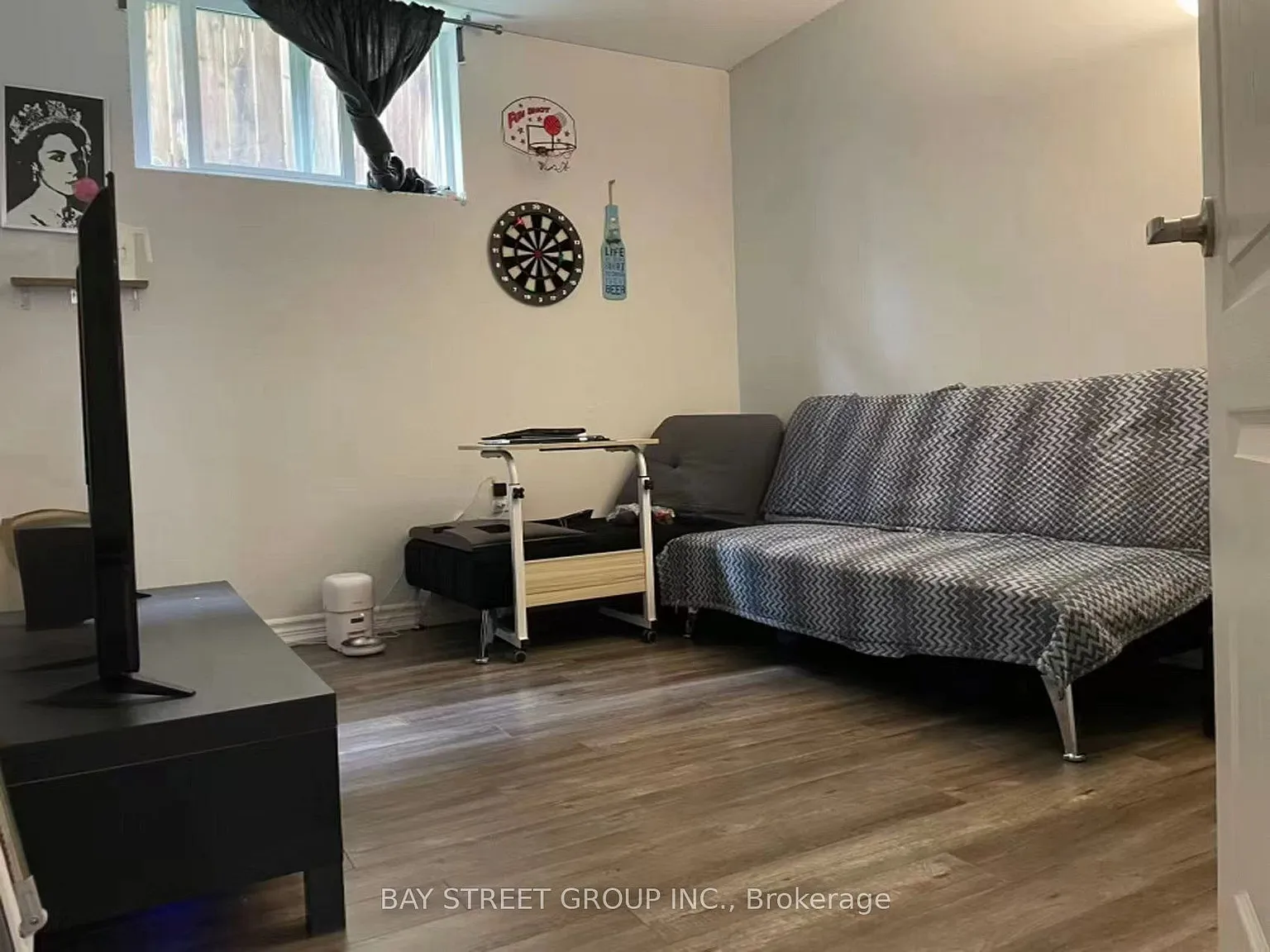 3 bed, $2,200 — Photo 2
