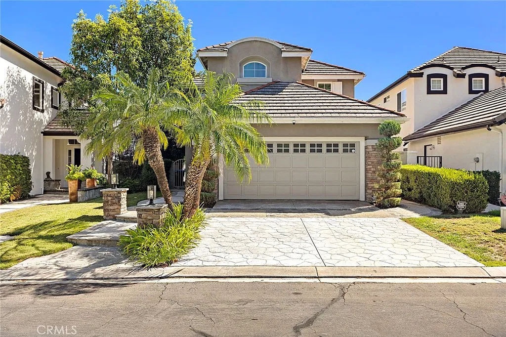 5 bed, 2350 sqft, $7,000 — Photo 1