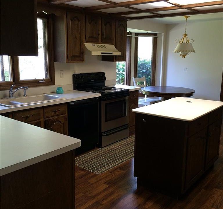 2nd image of 8160 Roseville Ln