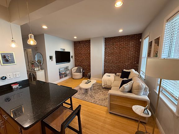 3rd image of 7 Douglas St #1