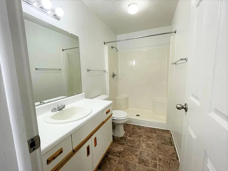 Thornridge Apartments — Photo 45