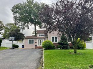 15 Elgar St, East Northport, NY 11731