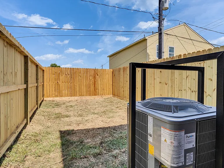 1052 N Lane St — Photo 25