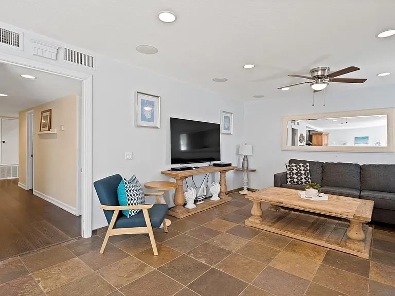 645 Loring St — Photo 12