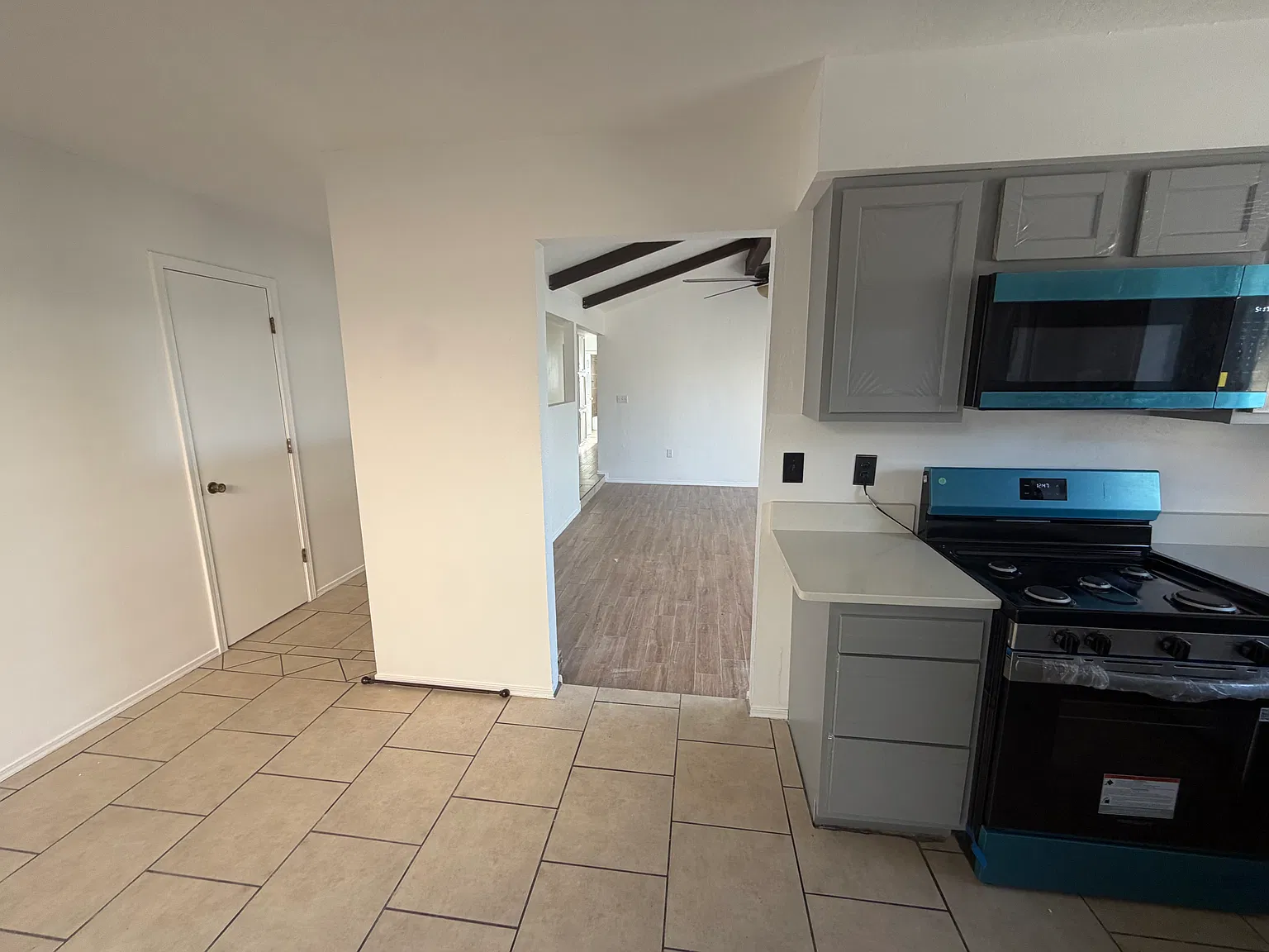 4 bed, 1460 sqft, $2,400 — Photo 4