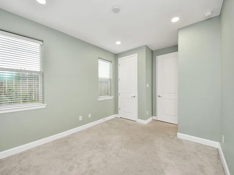 1716 Stuart St — Photo 7