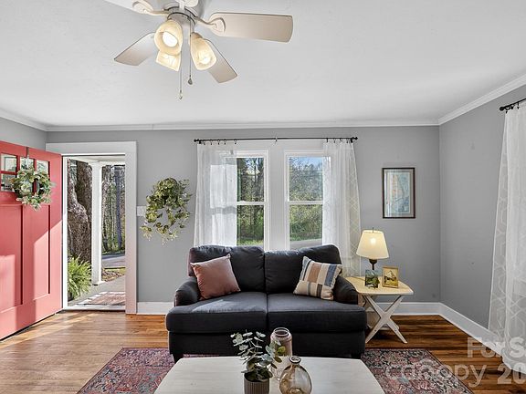 3rd image of 713 Prospect St NW