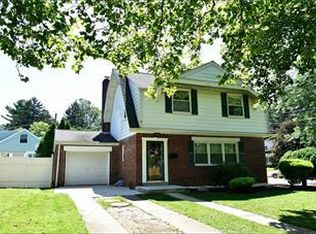 902 Buttonwood St, Emmaus, PA 18049