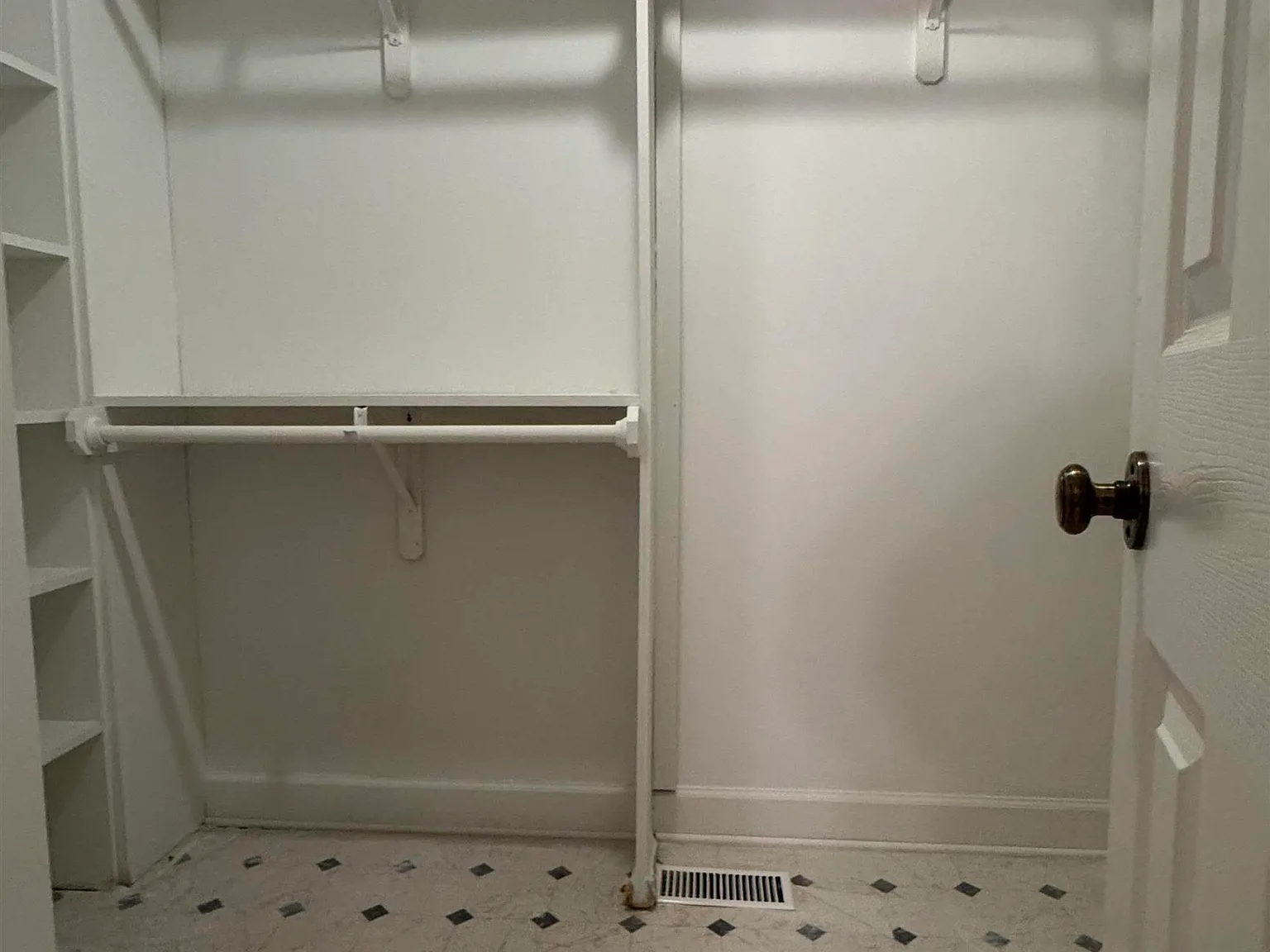 3 bed, 2.0 bath, 1550 sqft, $1,450 — Photo 2