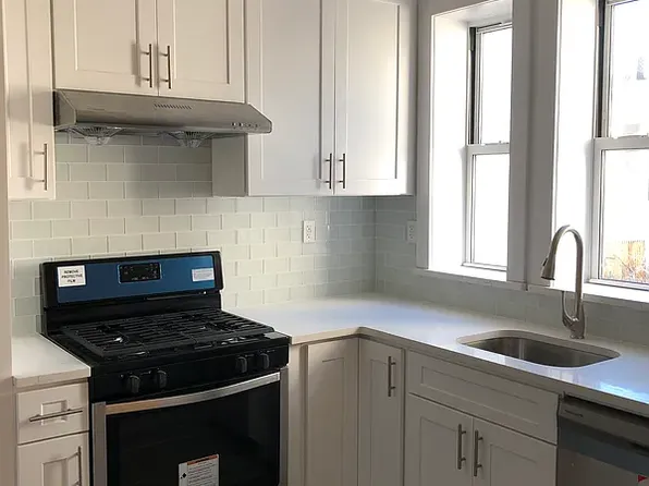 33-60 10th Street image 3 of 13