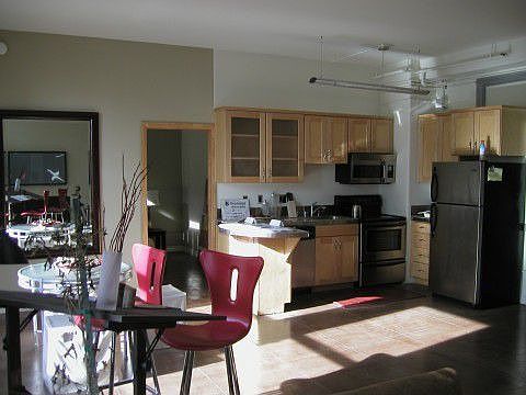 5th image of 215 W 7th St APT 1007