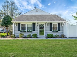 10 Gettysburg Court, Coram, NY
