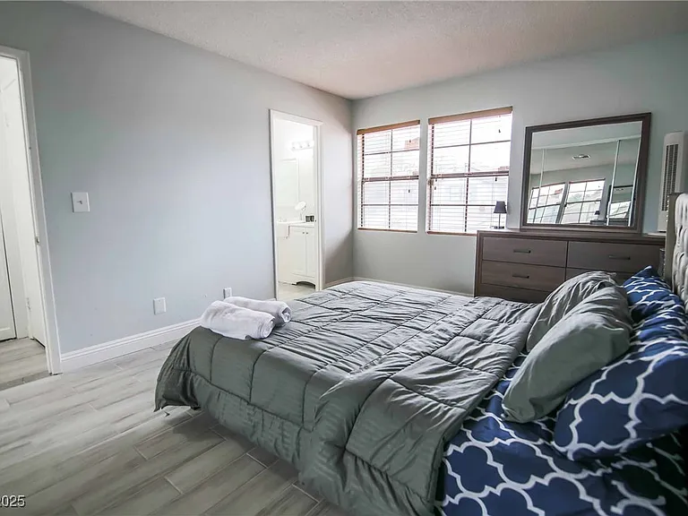 7399 Topeka Dr — Photo 18