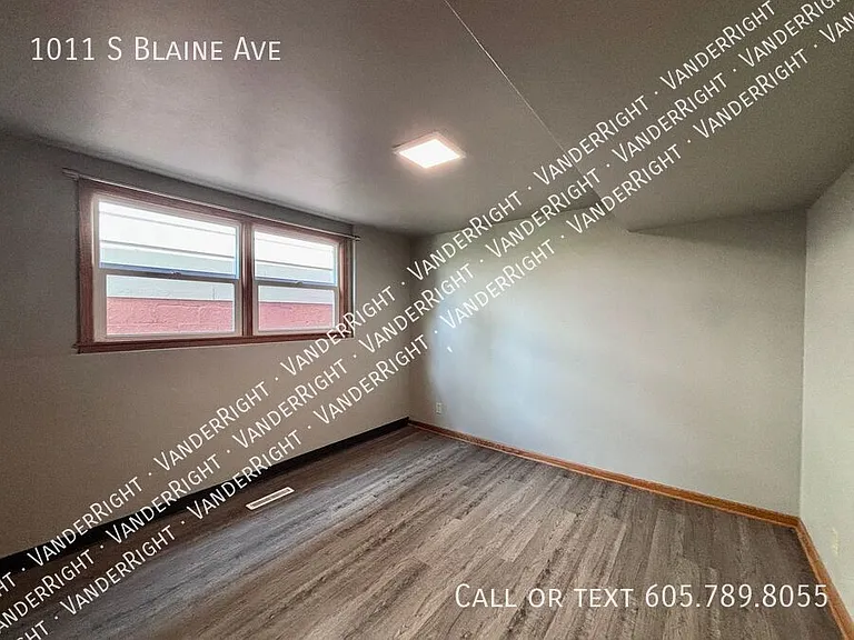 1011 S Blaine Ave — Photo 11
