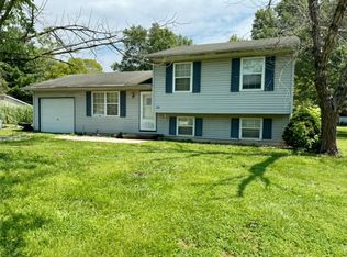 201 S Van Buren St, Watson, IL 62473