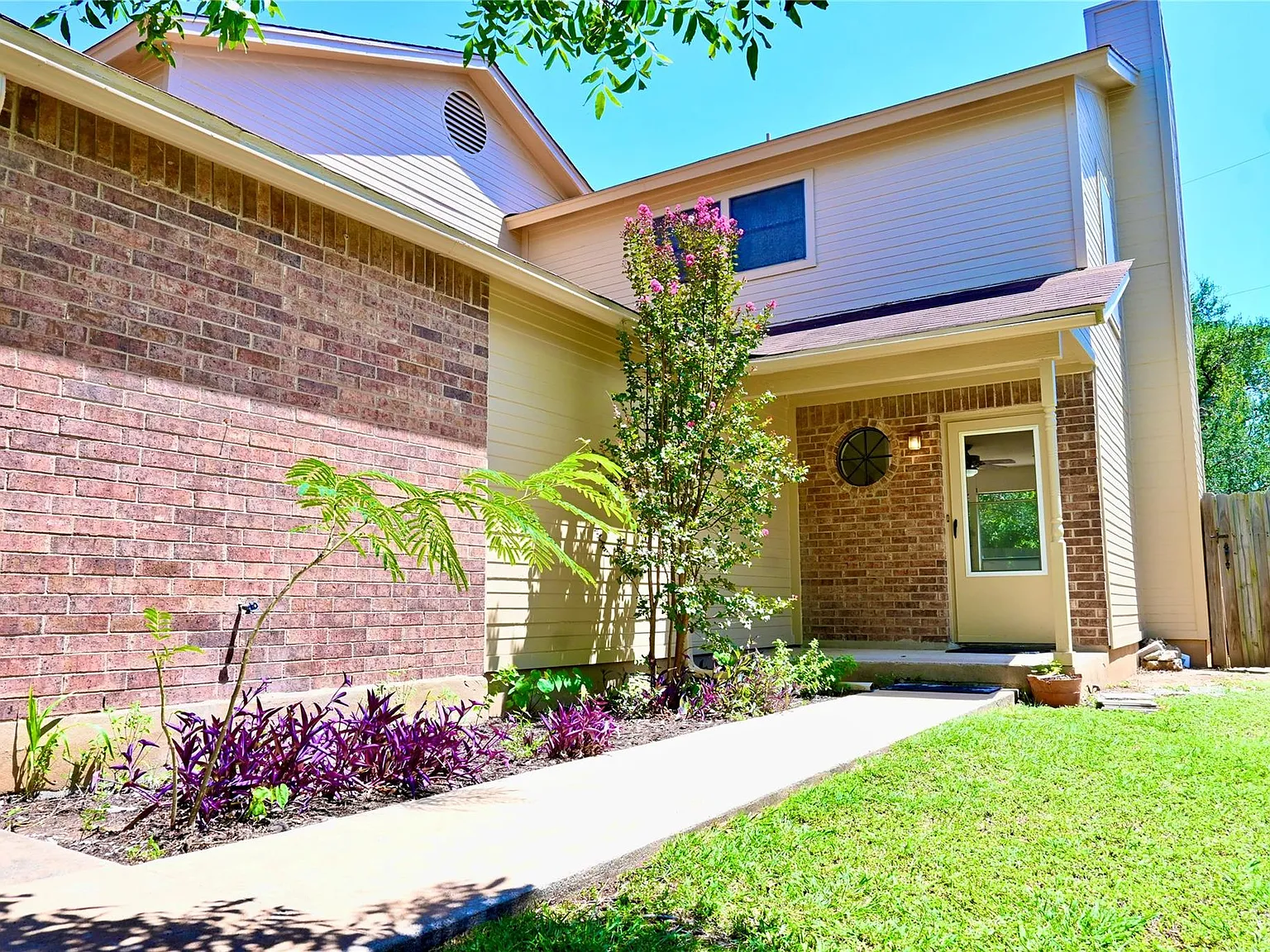 2 bed, 1.5 bath, 1018 sqft, $1,775 — Photo 3