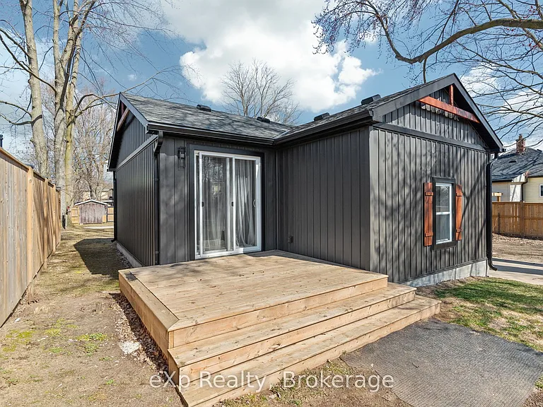 236 Sydenham St — Photo 37