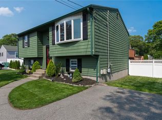 14 Gateway Ct, Warwick, RI 02889