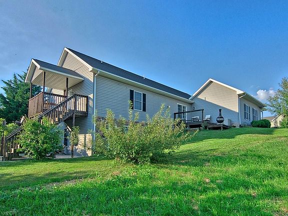 2nd image of 40 Copper Beach Ct