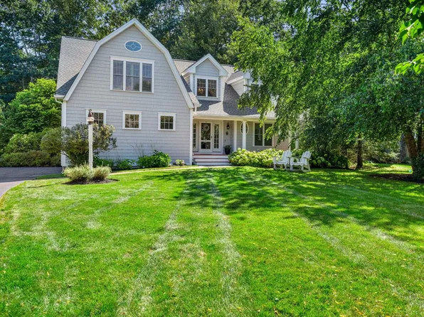 1 Hemlock Way, Stratham, NH 03885