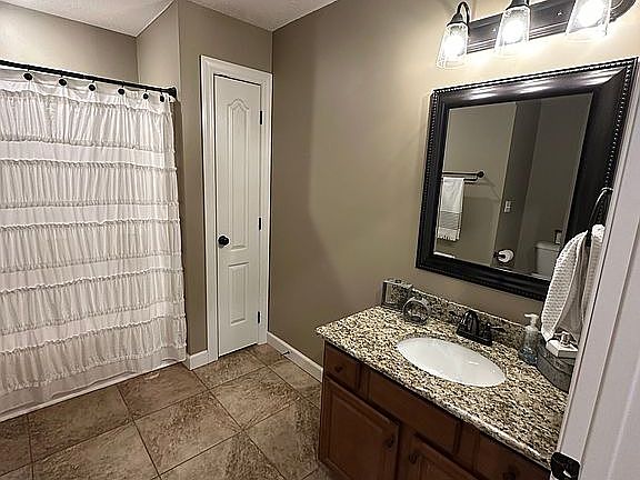 5th image of 246 Bradford Pear Ln