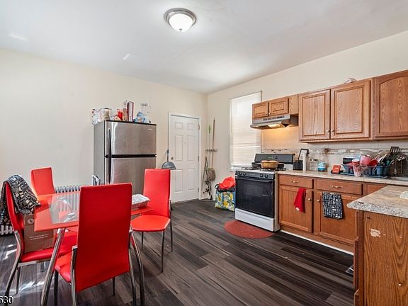 4th image of 80 Pennington St