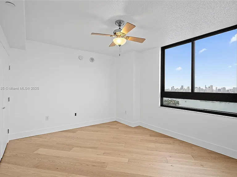 1300 West Ave #2700 — Photo 24