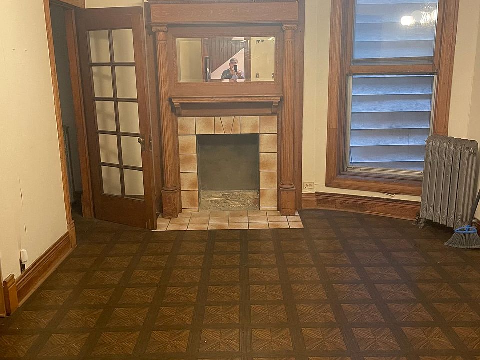 1st image of 1033 W Oakdale Ave APT 1