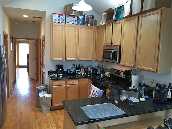 3rd image of 3244 N Sheffield Ave Floor 4TOP