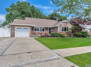 1323 Briard St, Wantagh, NY 11793