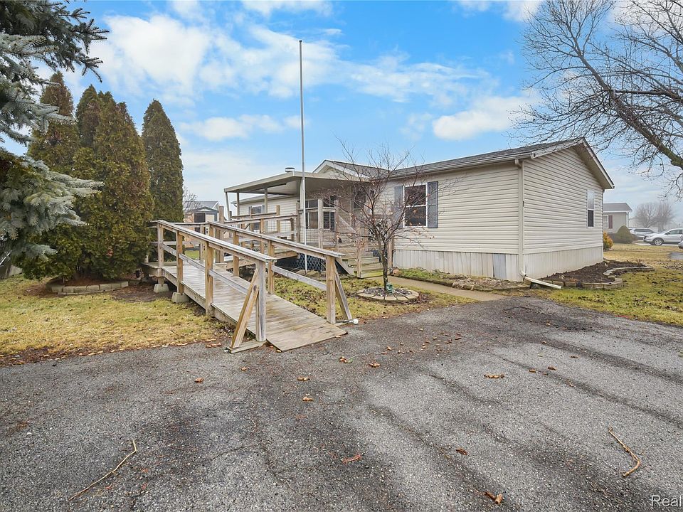 1st image of 9072 Greentree Dr