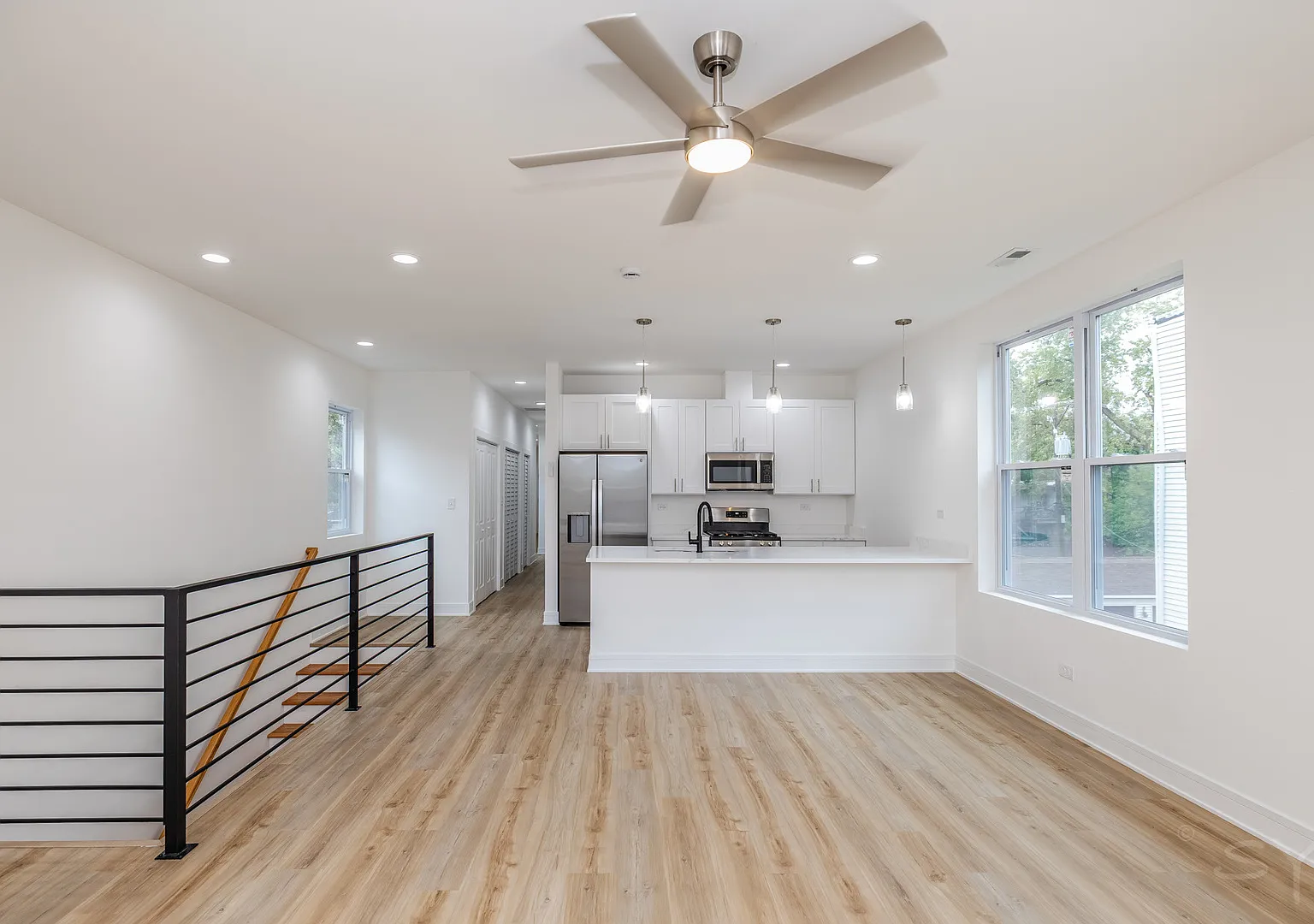 3 bed, 1350 sqft, $2,400 — Photo 4
