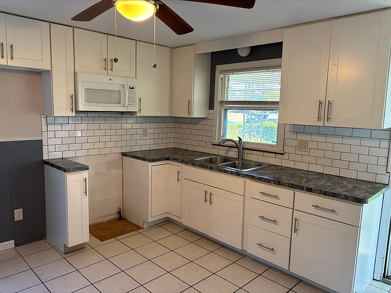 362 Center Rd — Photo 4