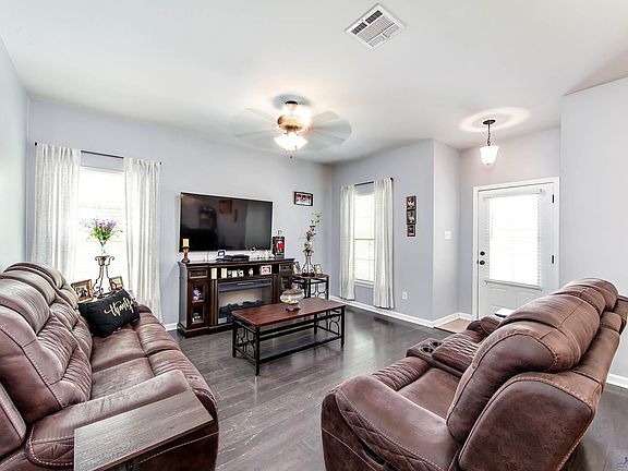 3rd image of 204 Herrington Dr
